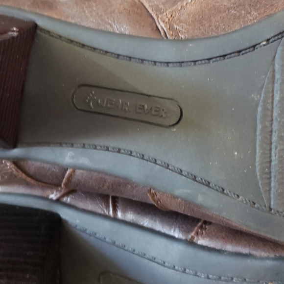 Boots - Picture 3 of 4